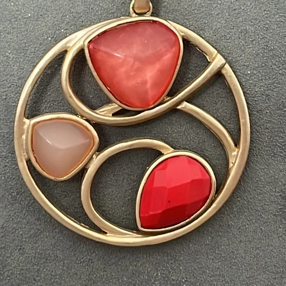 Gold Tone Necklace - Picture 2 of 5